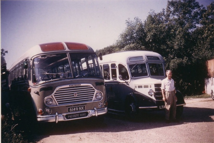 6149NX alongside LTA904 once again.  Mervyn House stands in front of the OB.